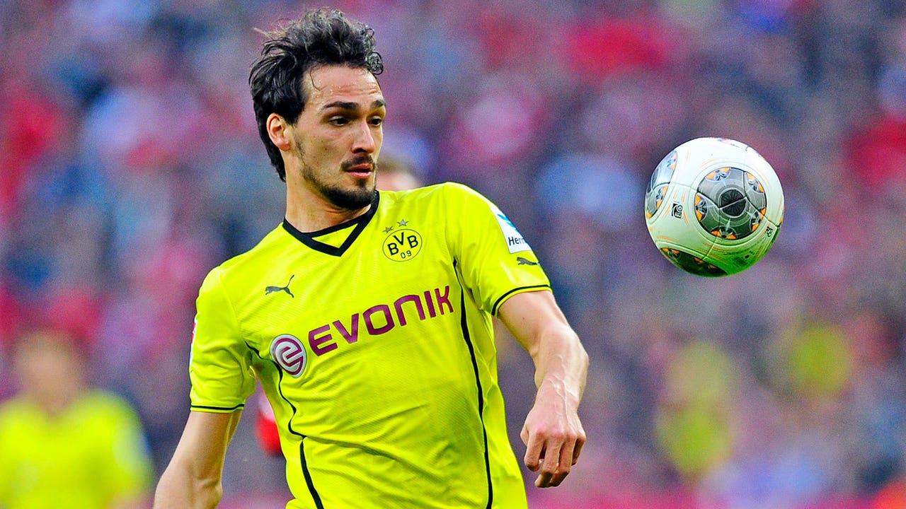 Arsenal step up pursuit of Manchester United target Hummels